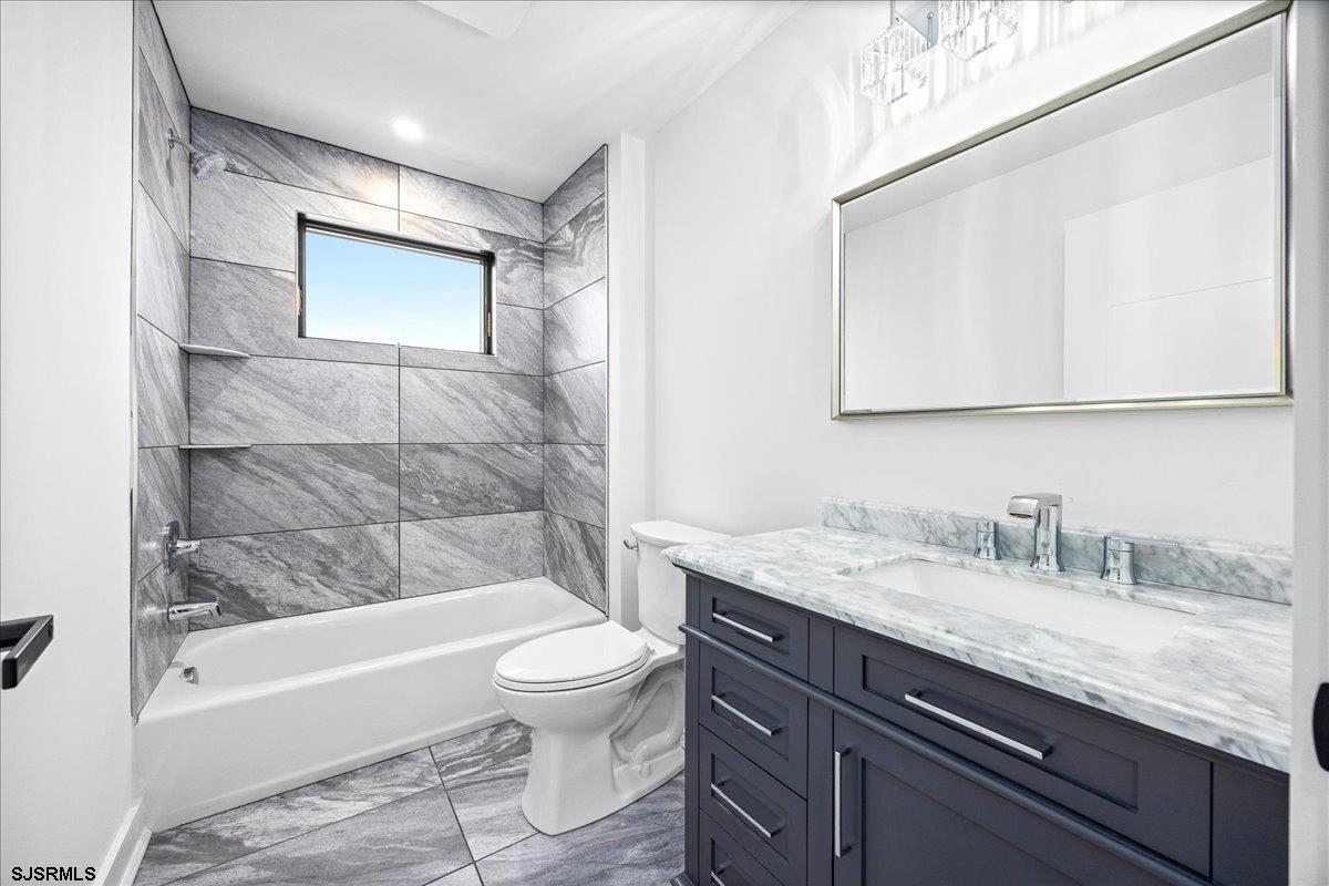 2 N Pembroke Ave