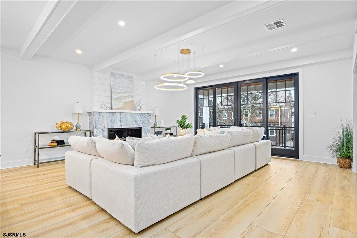 2 N Pembroke Ave