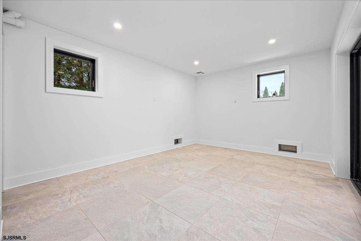 2 N Pembroke Ave