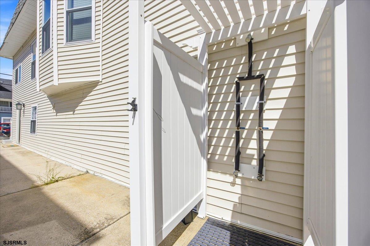21 N Nashville Ave
