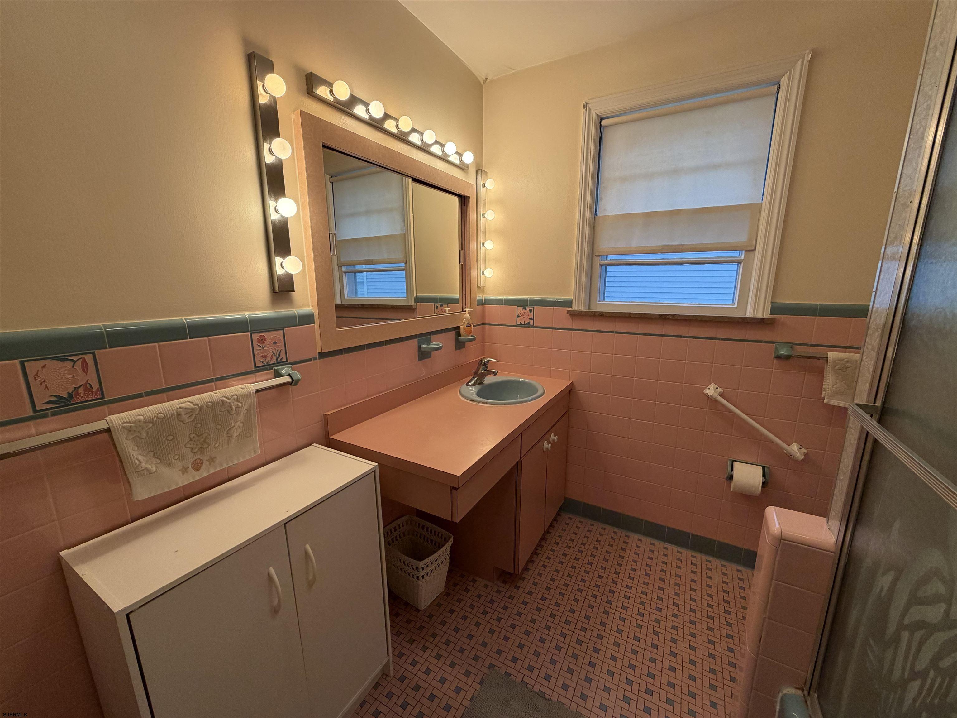 33 N Gladstone Ave