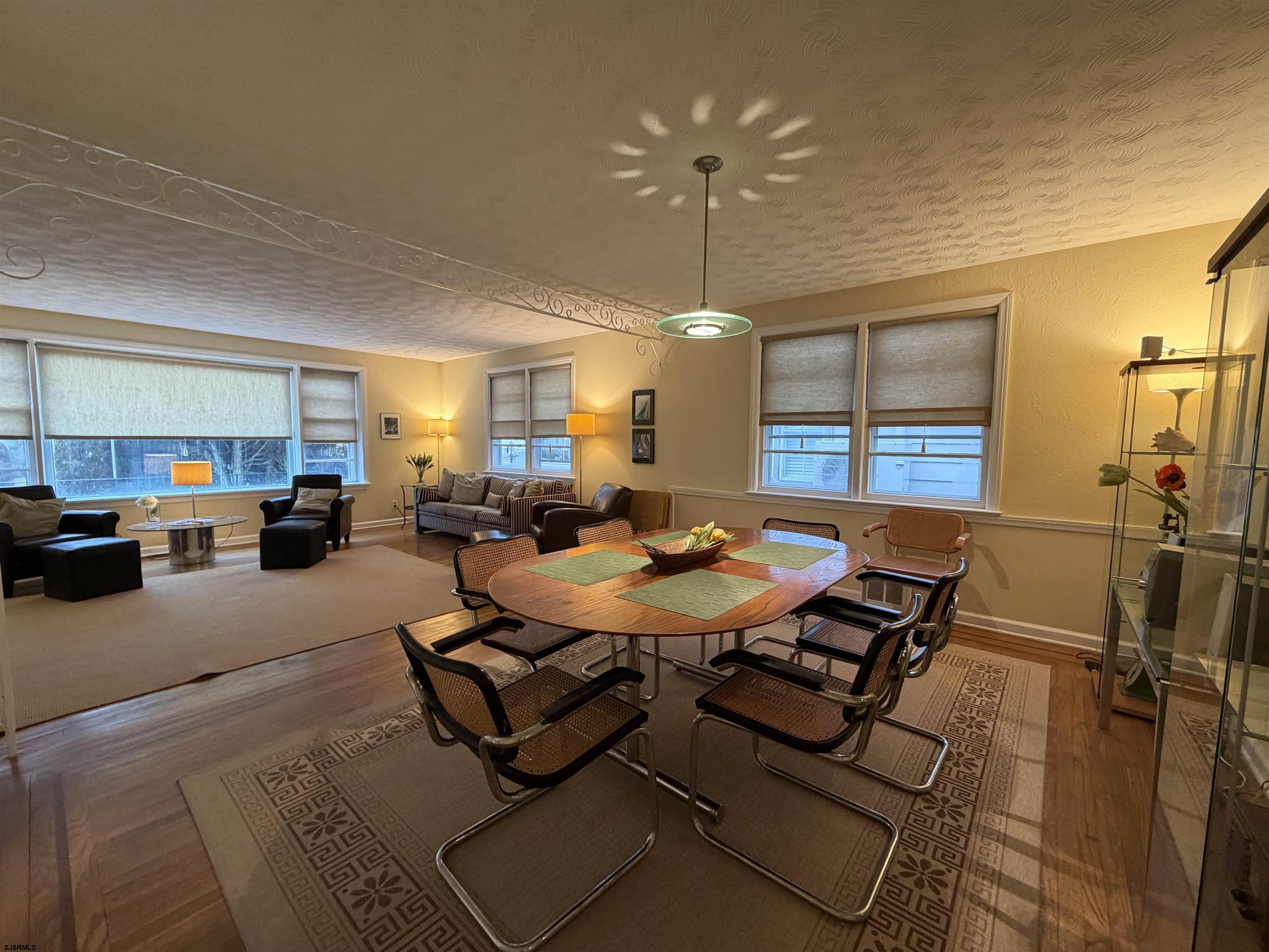 33 N Gladstone Ave