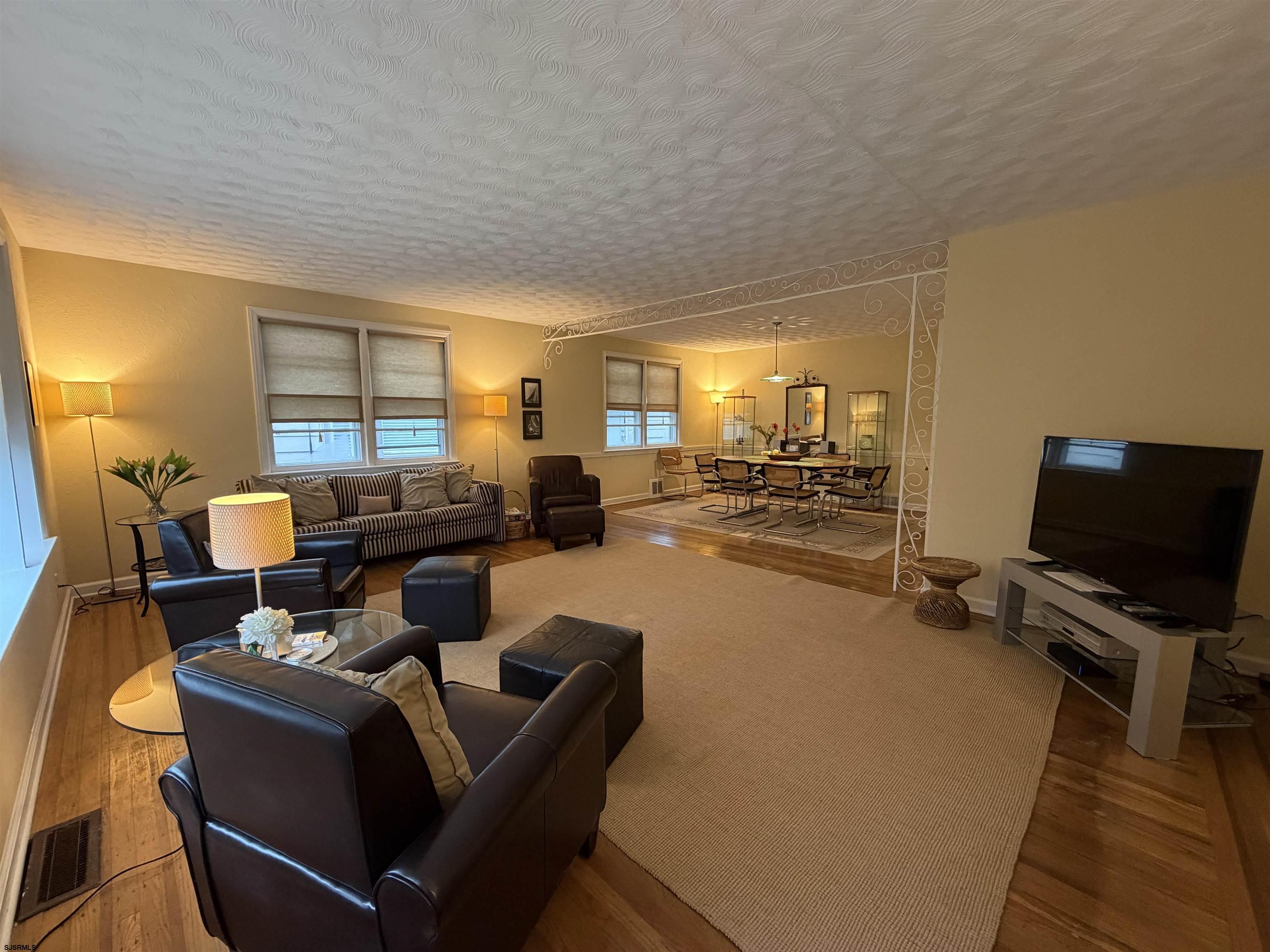 33 N Gladstone Ave
