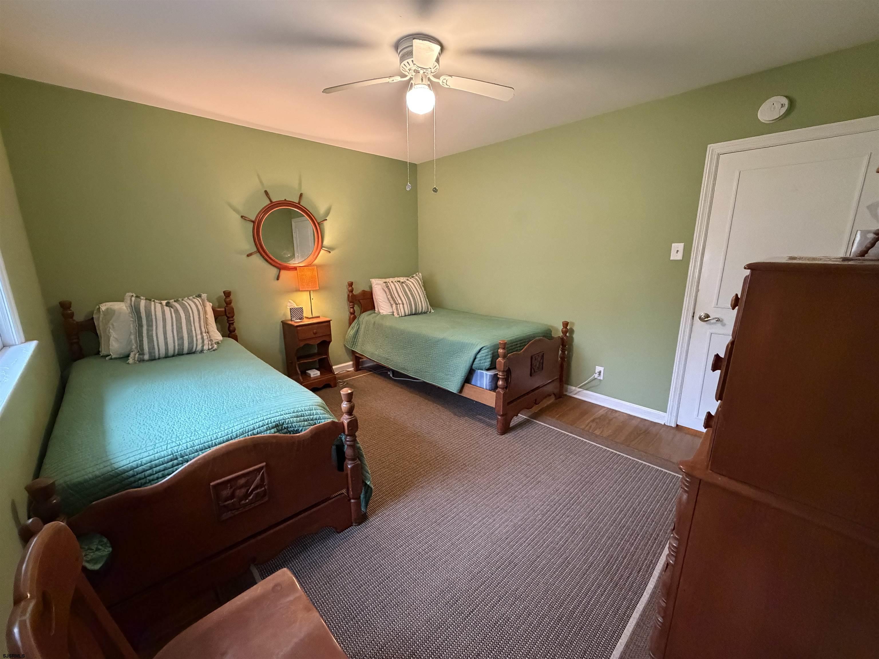 33 N Gladstone Ave