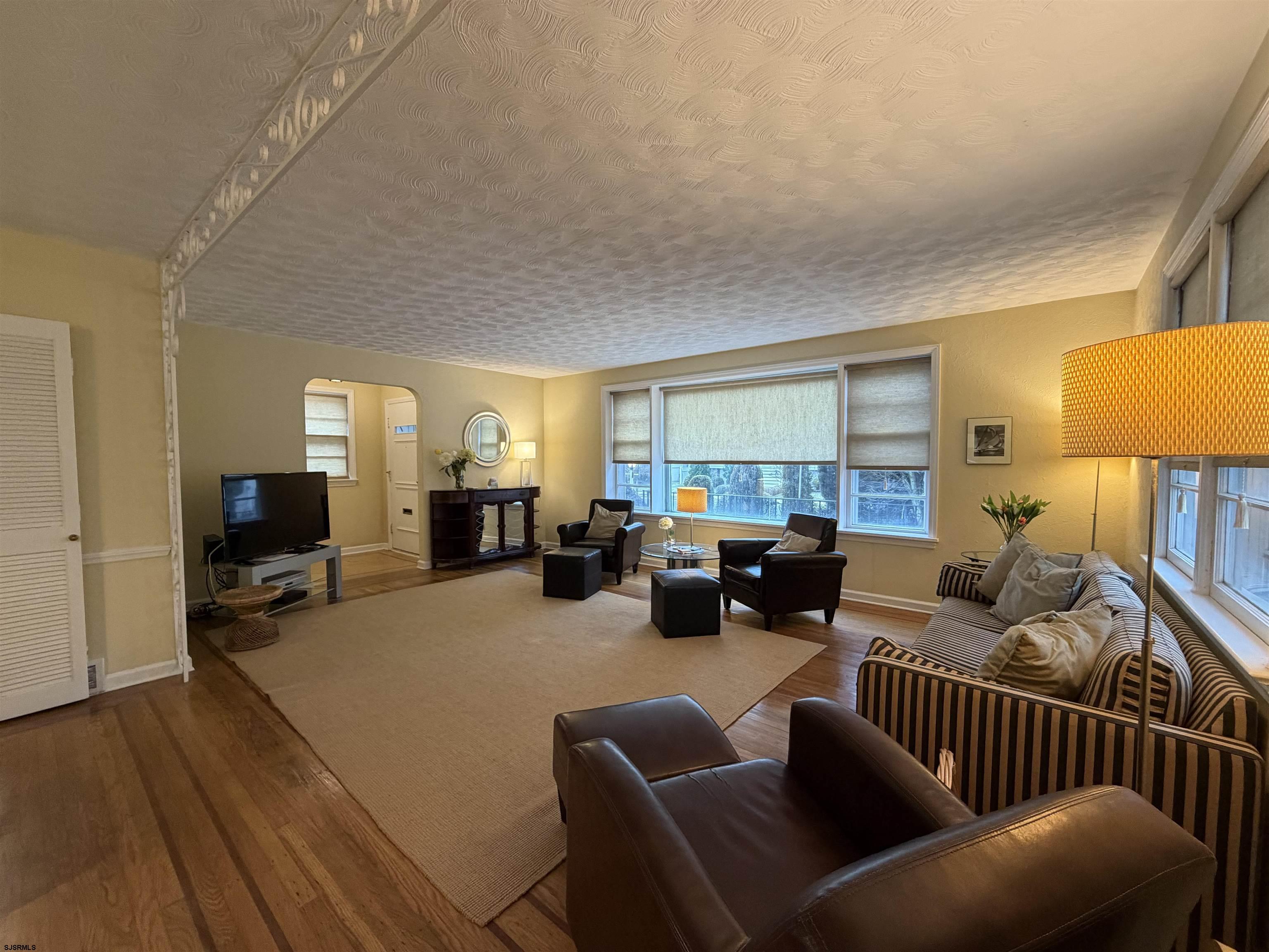 33 N Gladstone Ave