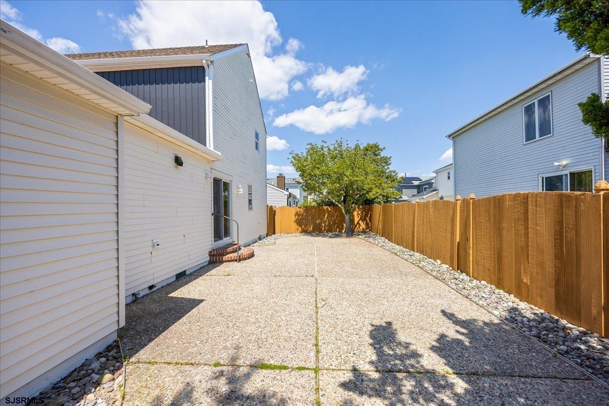811 N Burghley Ave