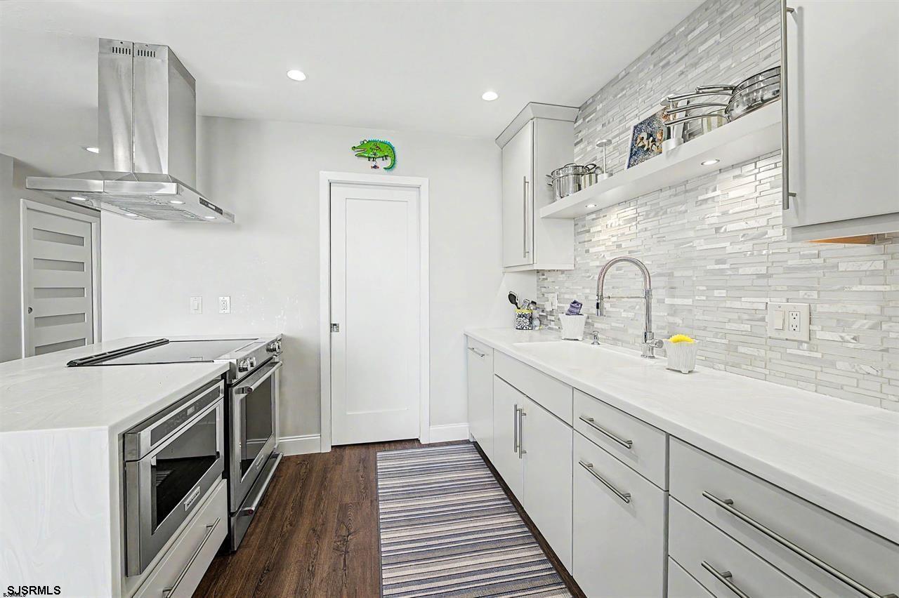 5000 Boardwalk Unit: 303