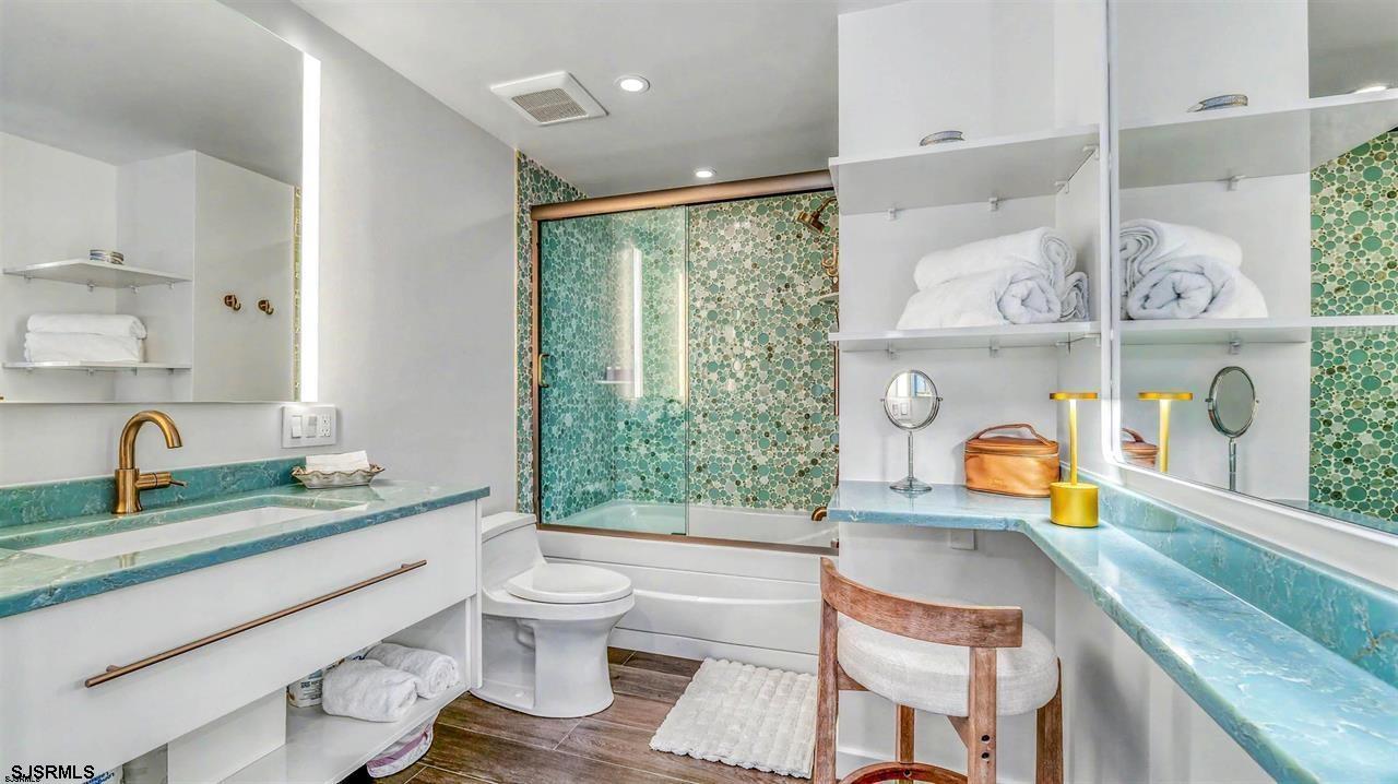 5000 Boardwalk Unit: 303