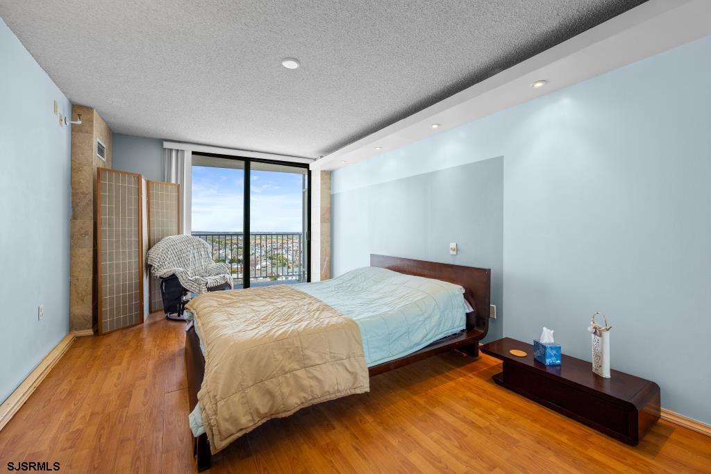 236 N Derby Ave Unit: 1407