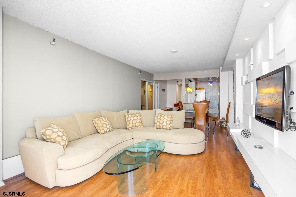 236 N Derby Ave Unit: 1407