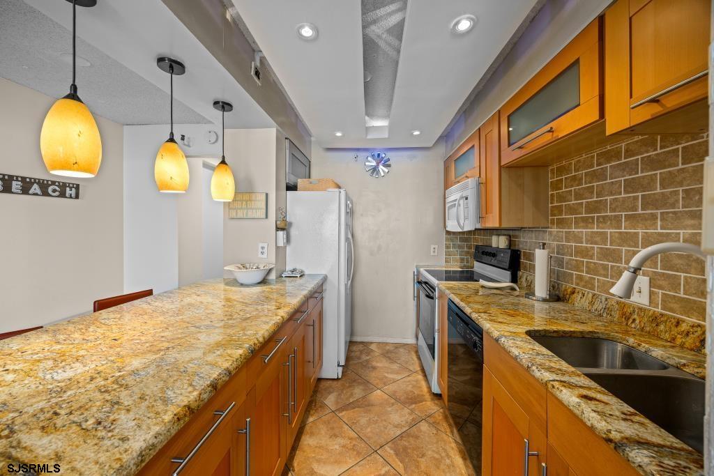 236 N Derby Ave Unit: 1407
