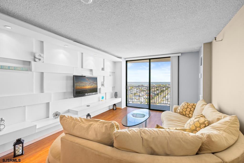 236 N Derby Ave Unit: 1407
