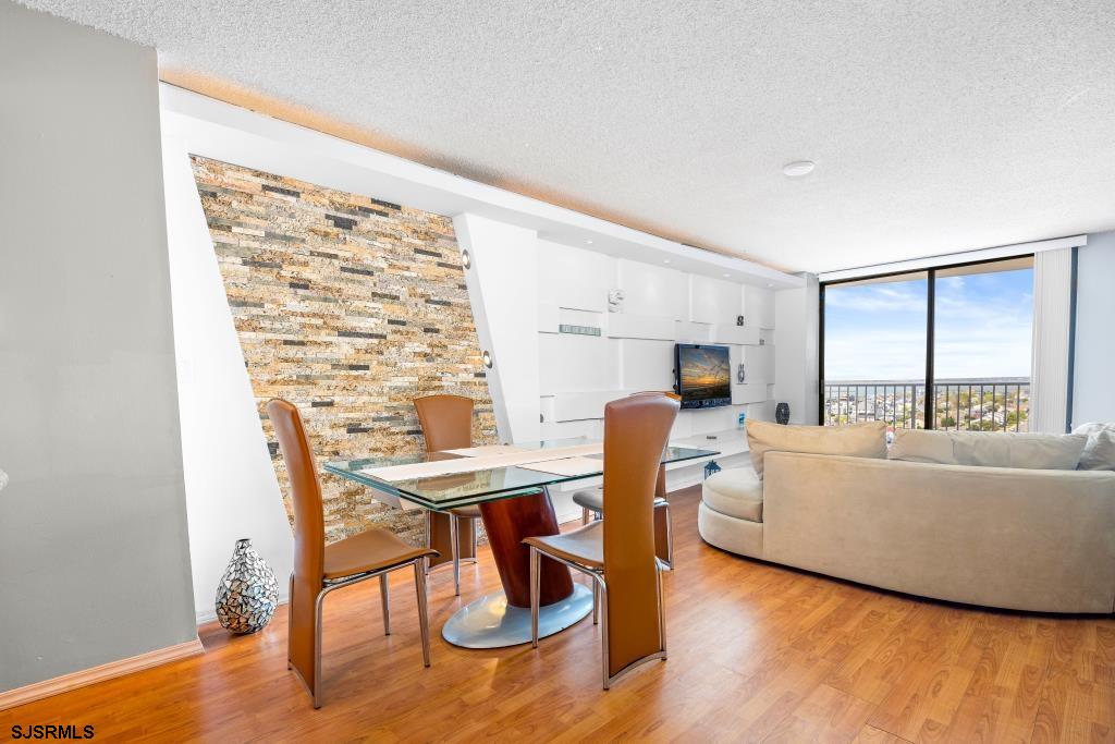 236 N Derby Ave Unit: 1407