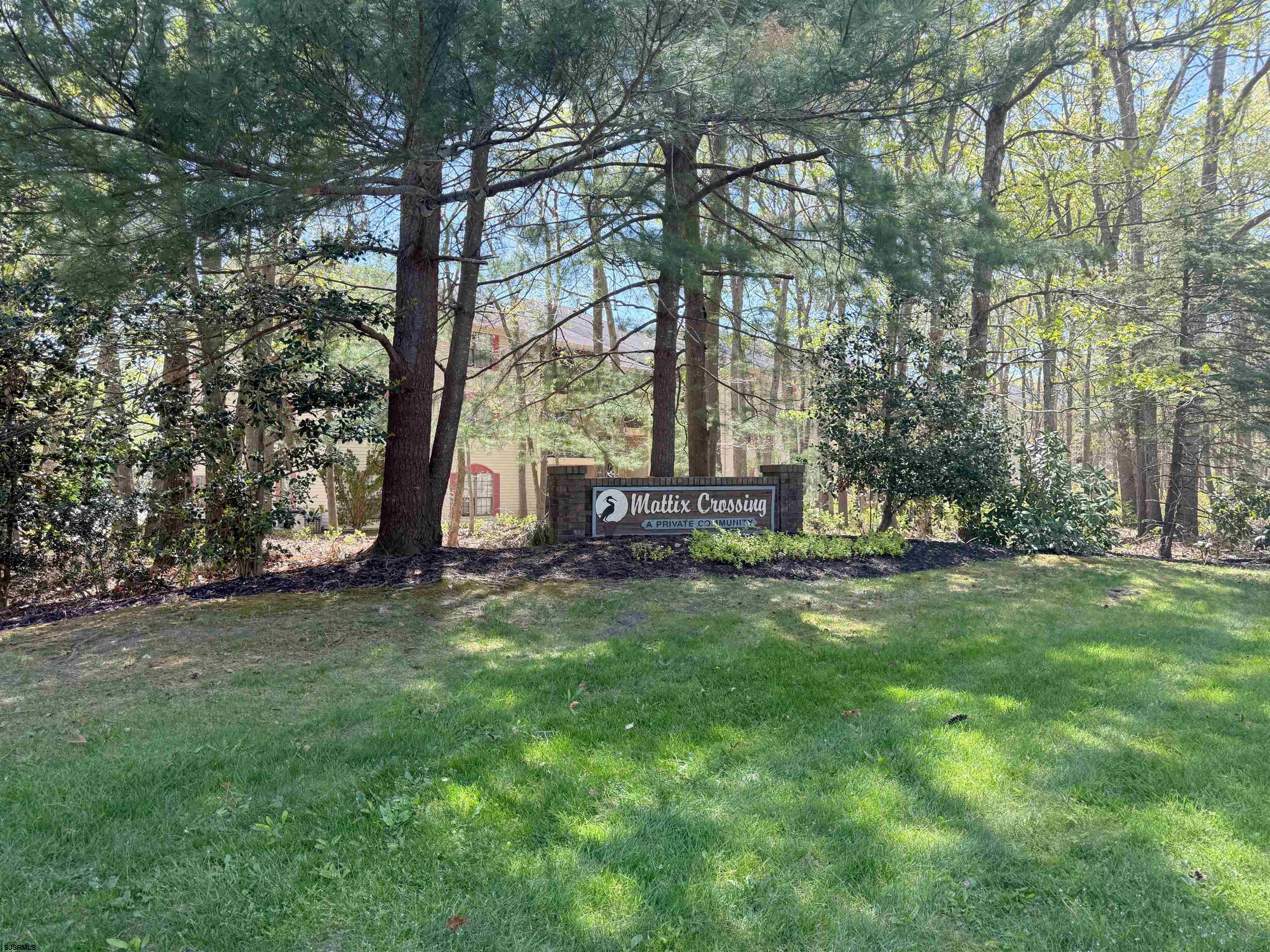 81 Colonial Ct