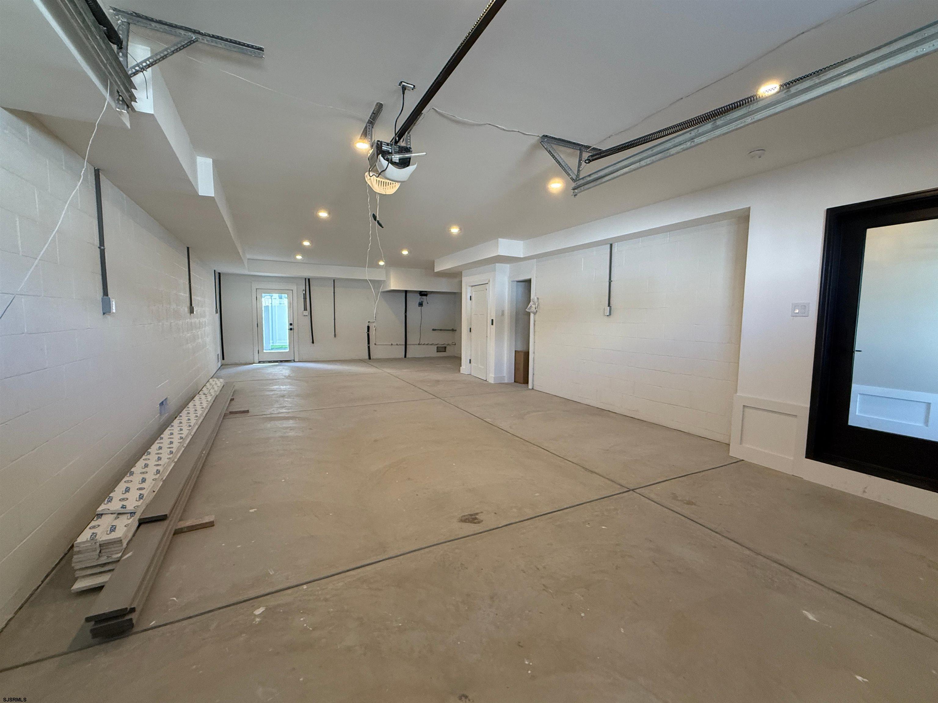 207 N Sacramento Ave