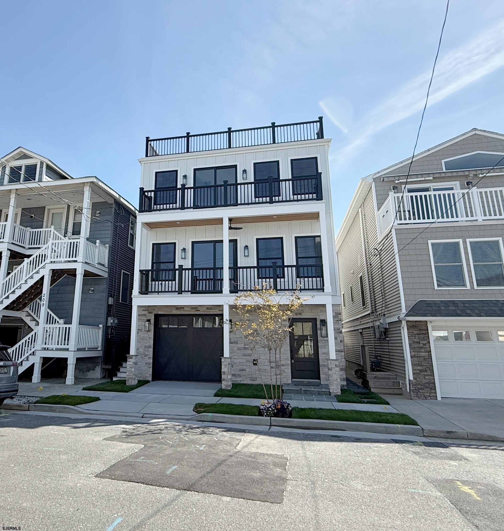 207 N Sacramento Ave