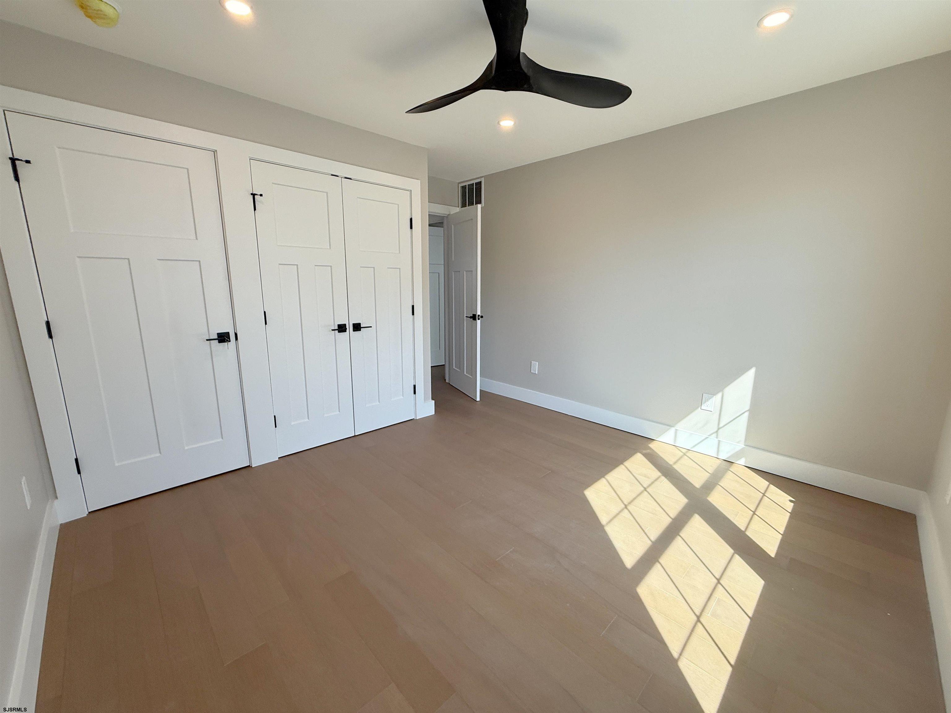 207 N Sacramento Ave