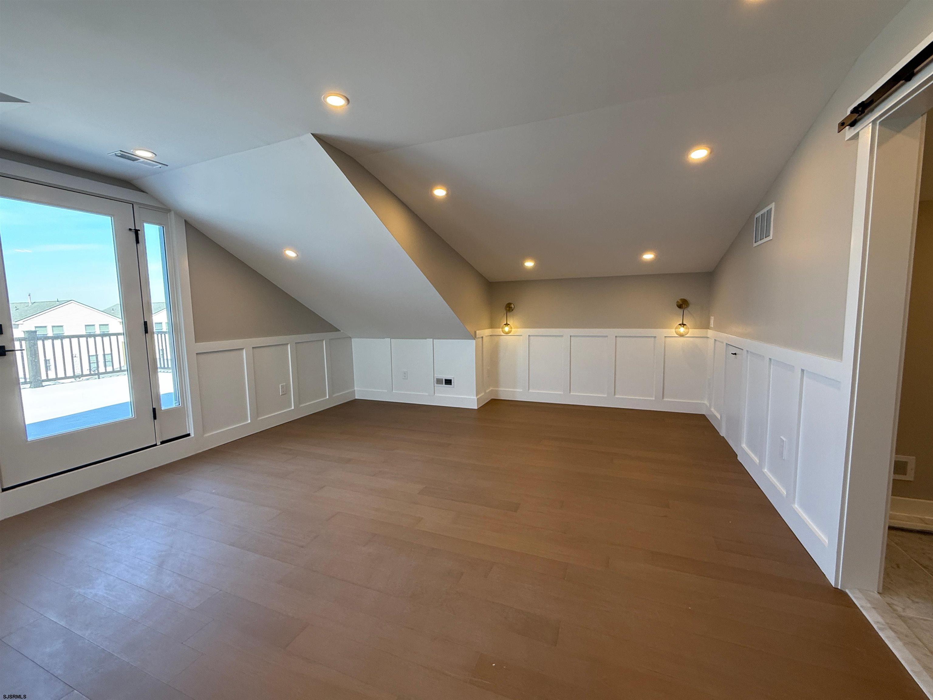 207 N Sacramento Ave