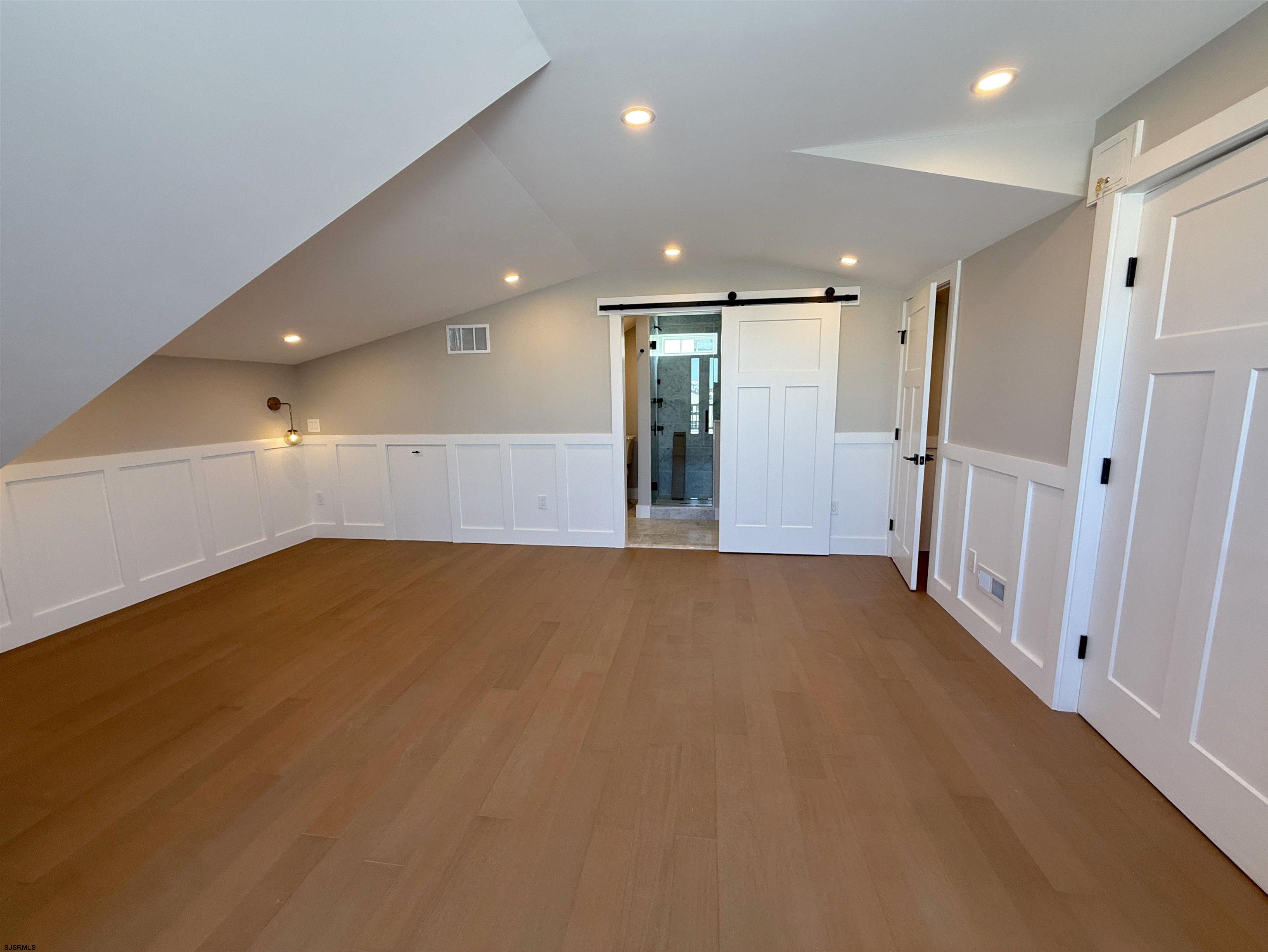 207 N Sacramento Ave
