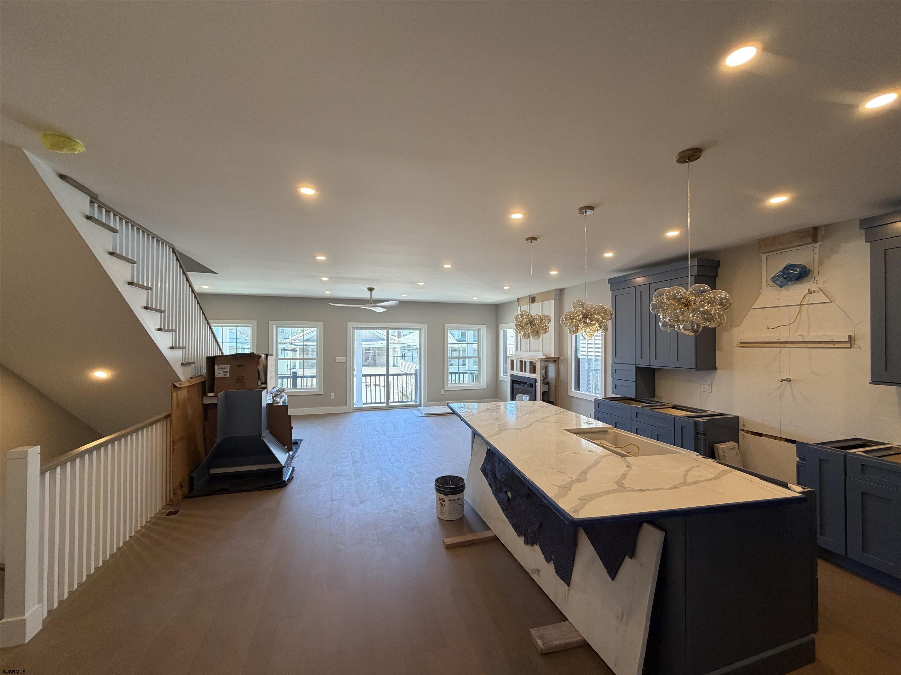 207 N Sacramento Ave