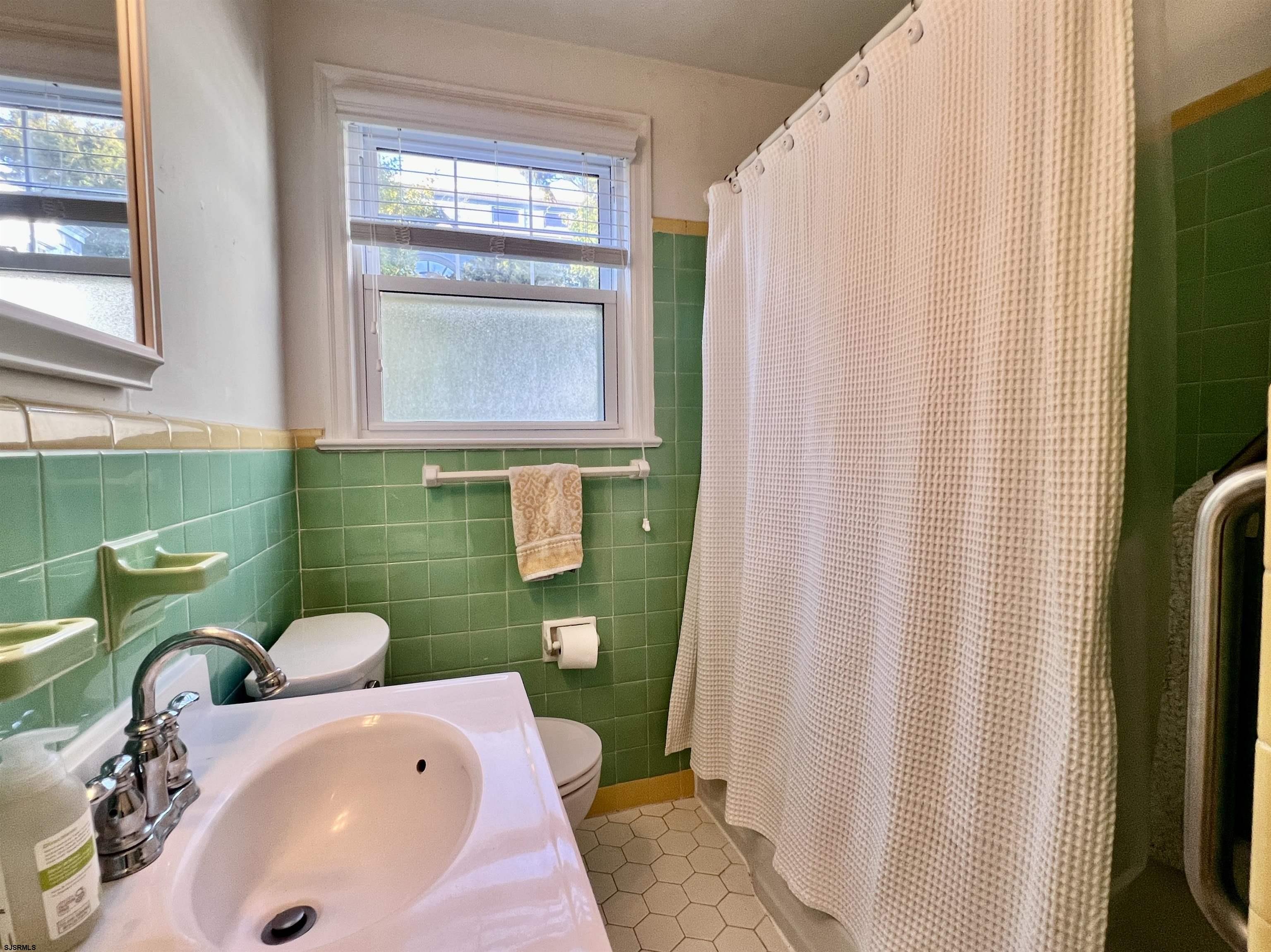 3 N Delavan Ave