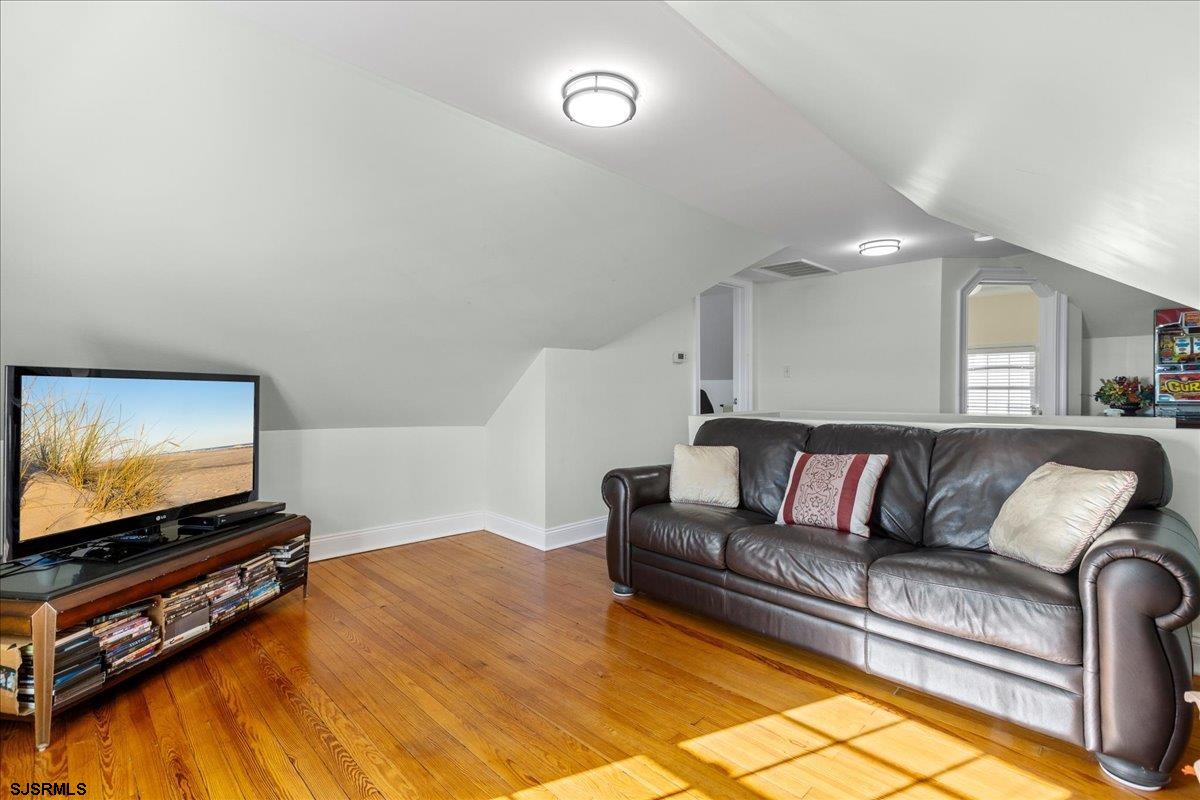 104 S Oakland Ave