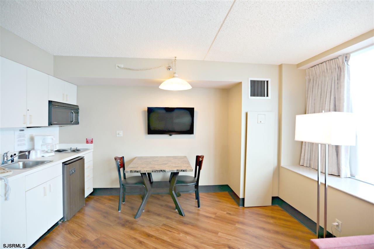 1515 Boardwalk 2406