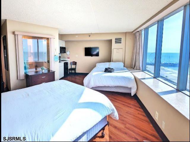 1515 Boardwalk 2406