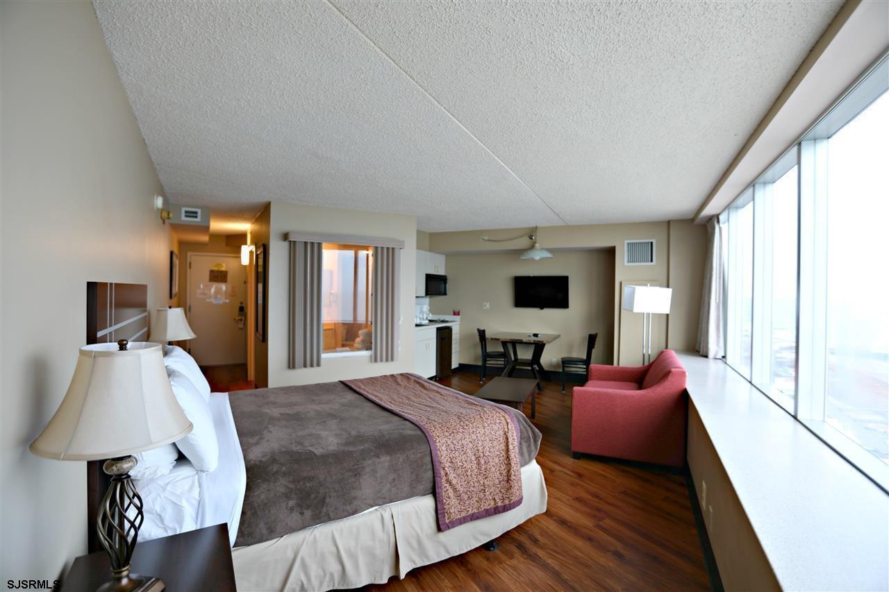 1515 Boardwalk 2406