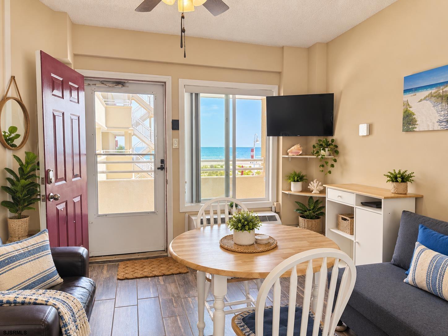 5300 Boardwalk Ave Unit: 220
