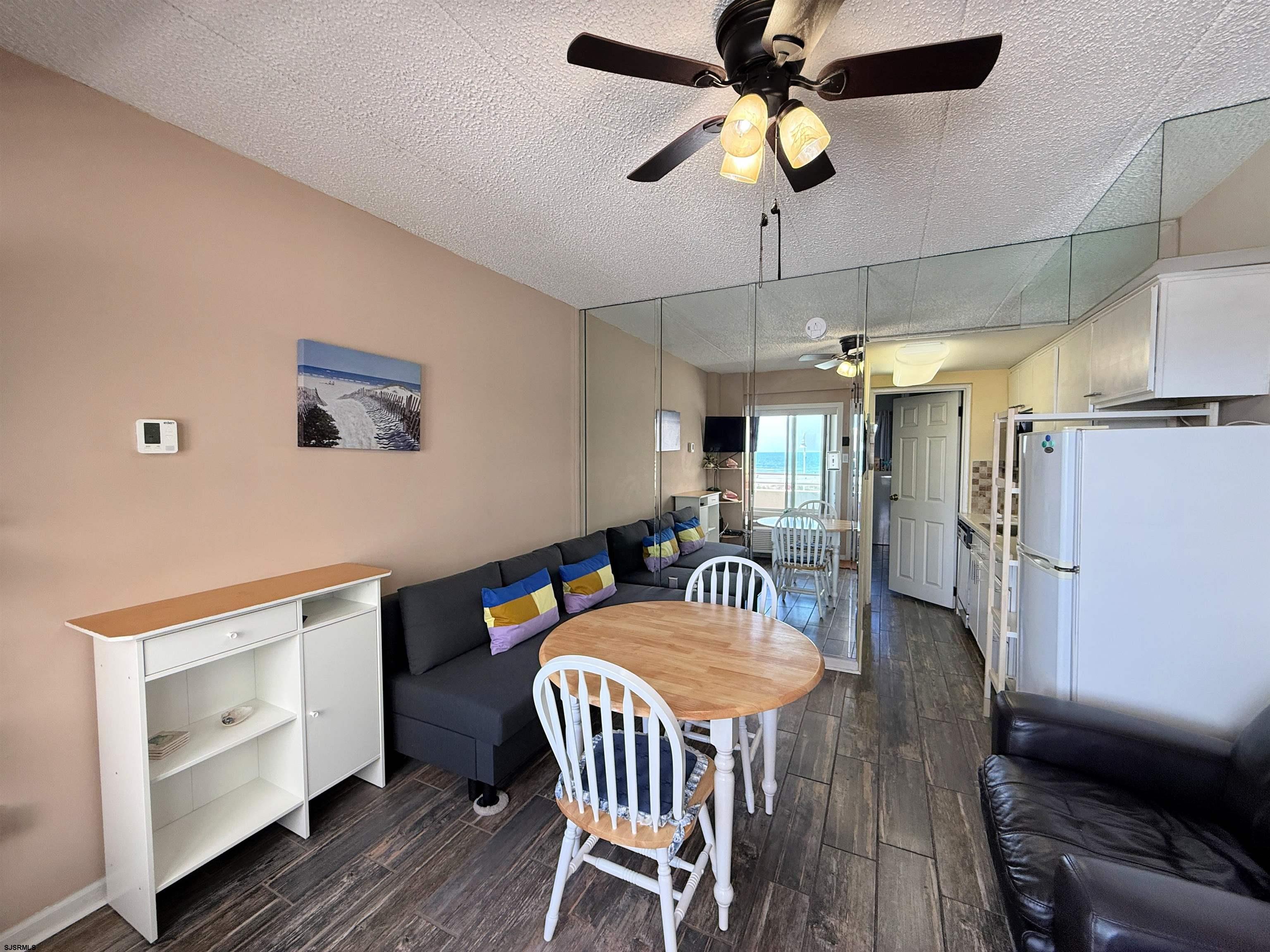 5300 Boardwalk Ave Unit: 220