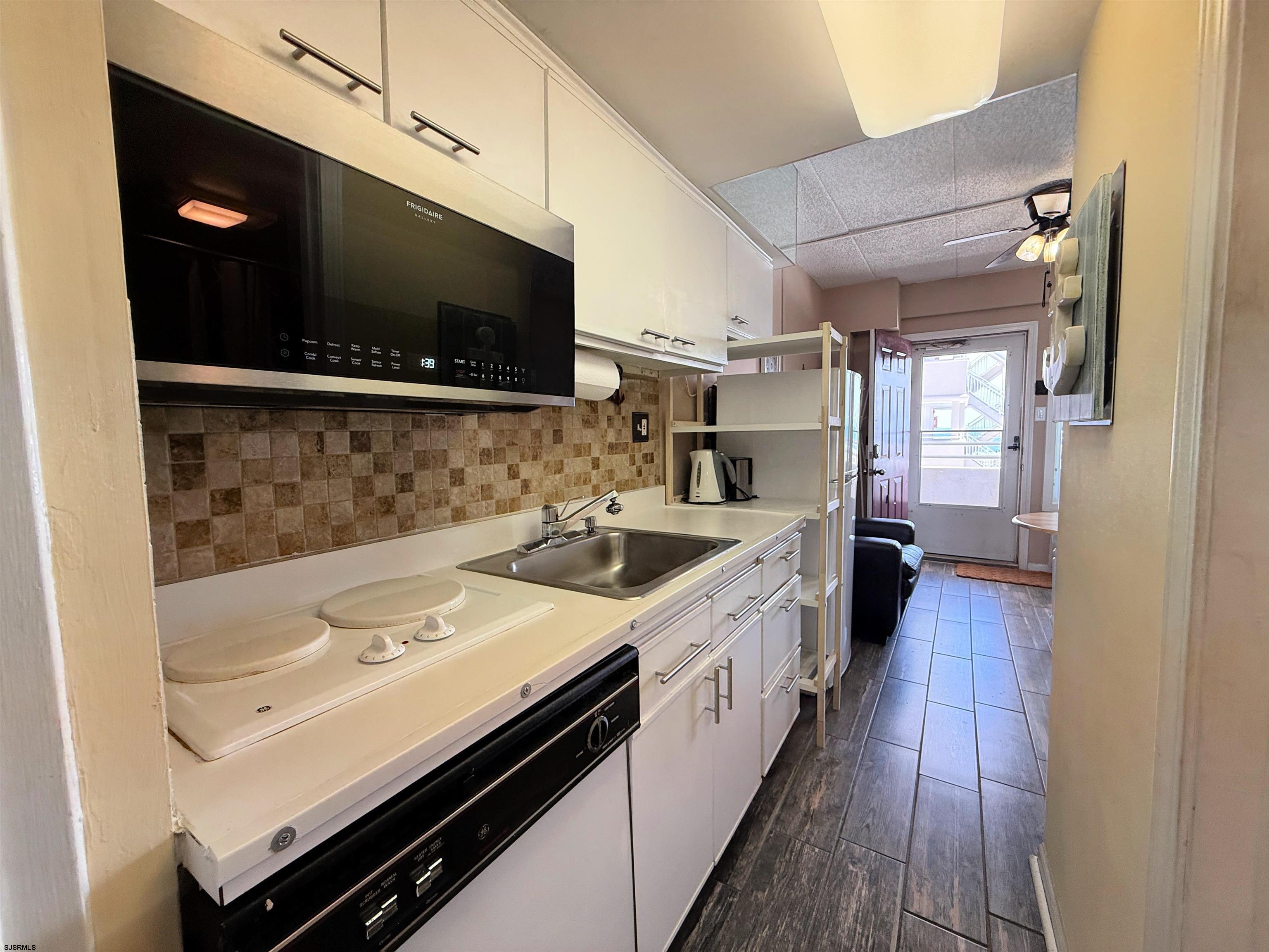 5300 Boardwalk Ave Unit: 220