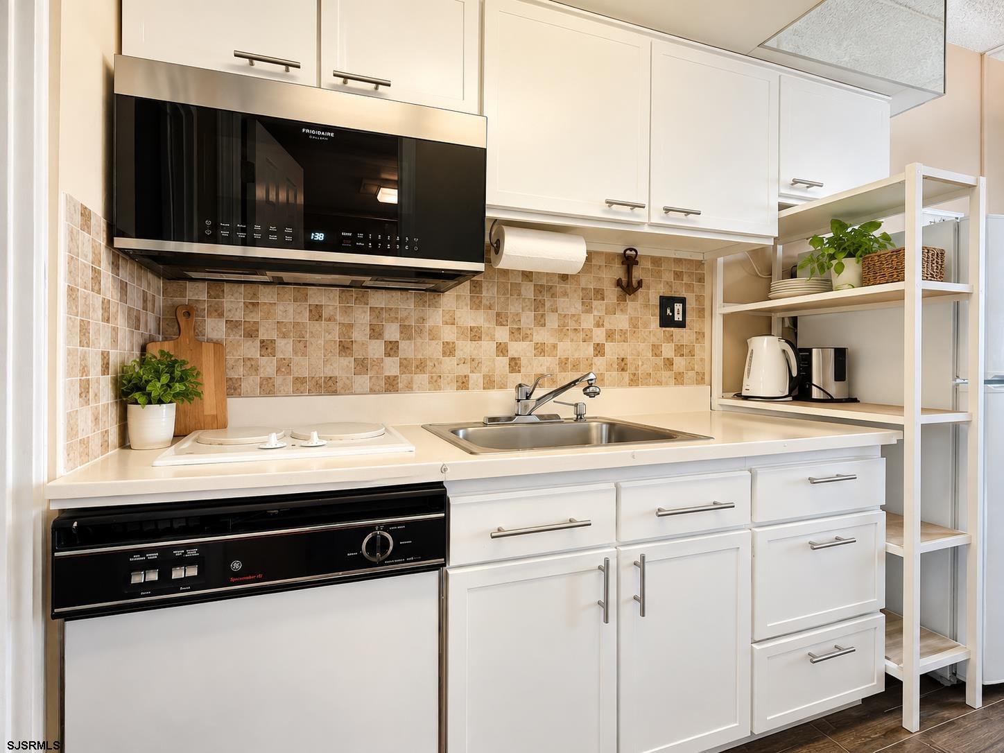 5300 Boardwalk Ave Unit: 220