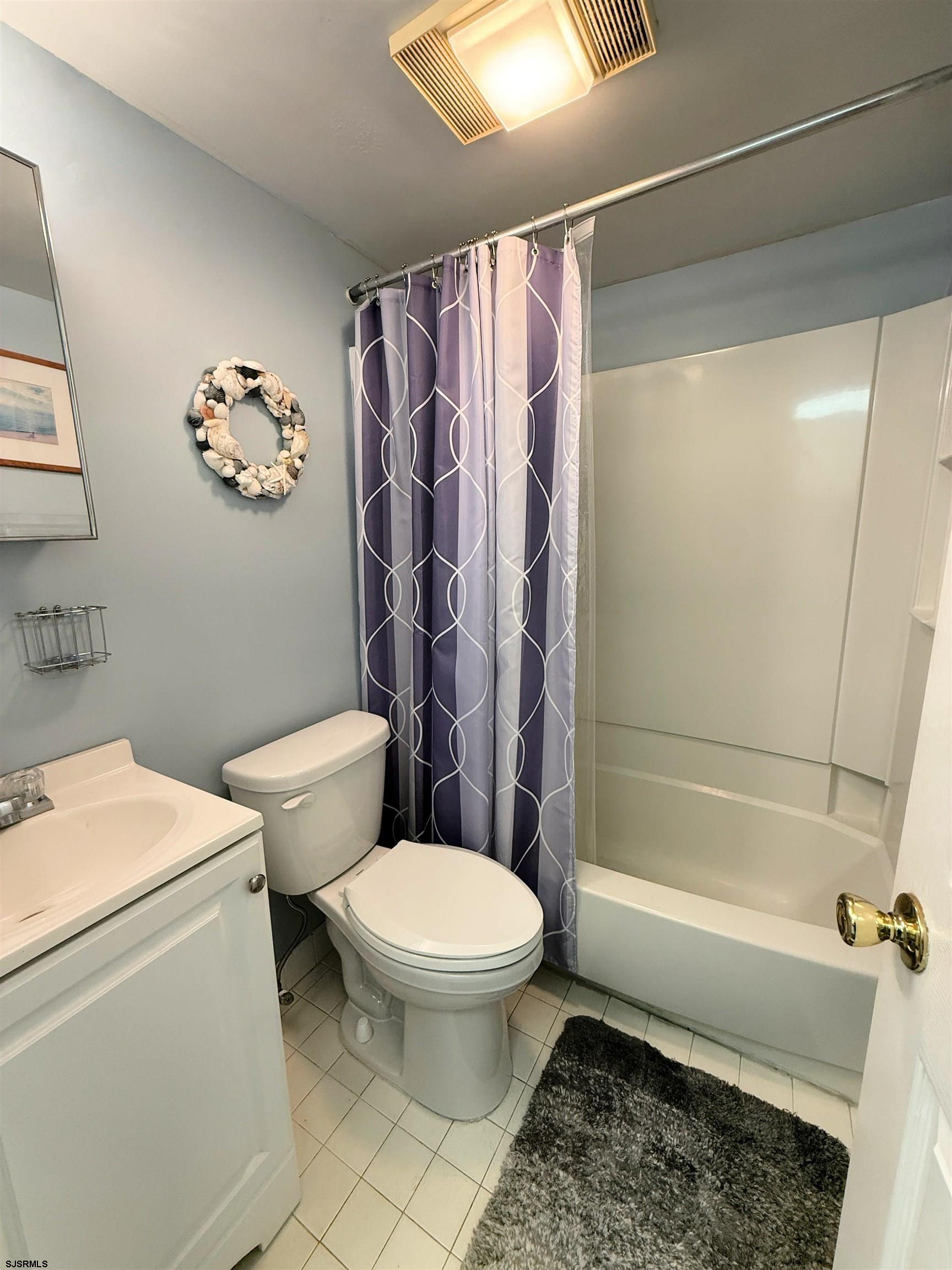 5300 Boardwalk Ave Unit: 220