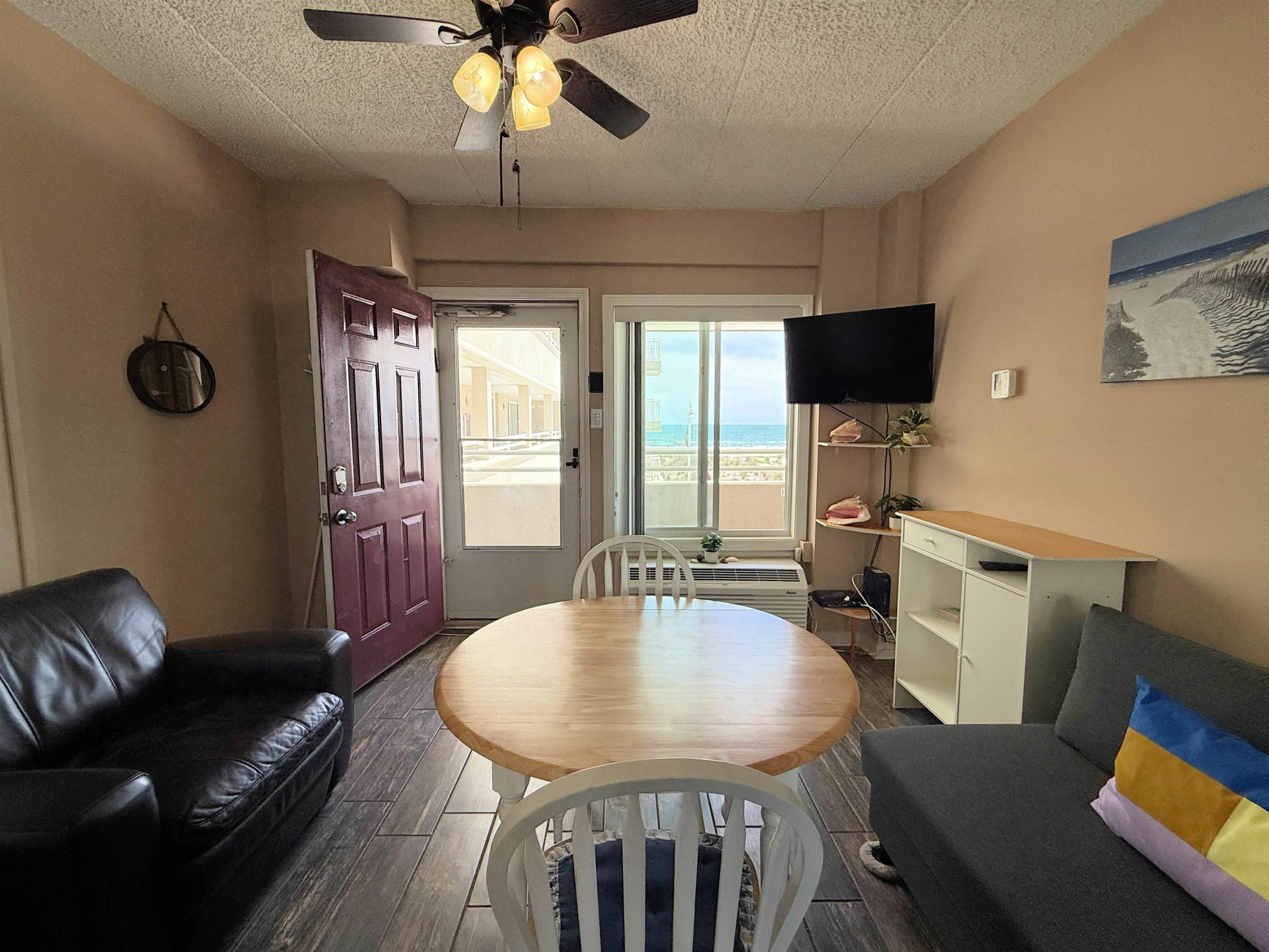 5300 Boardwalk Ave Unit: 220