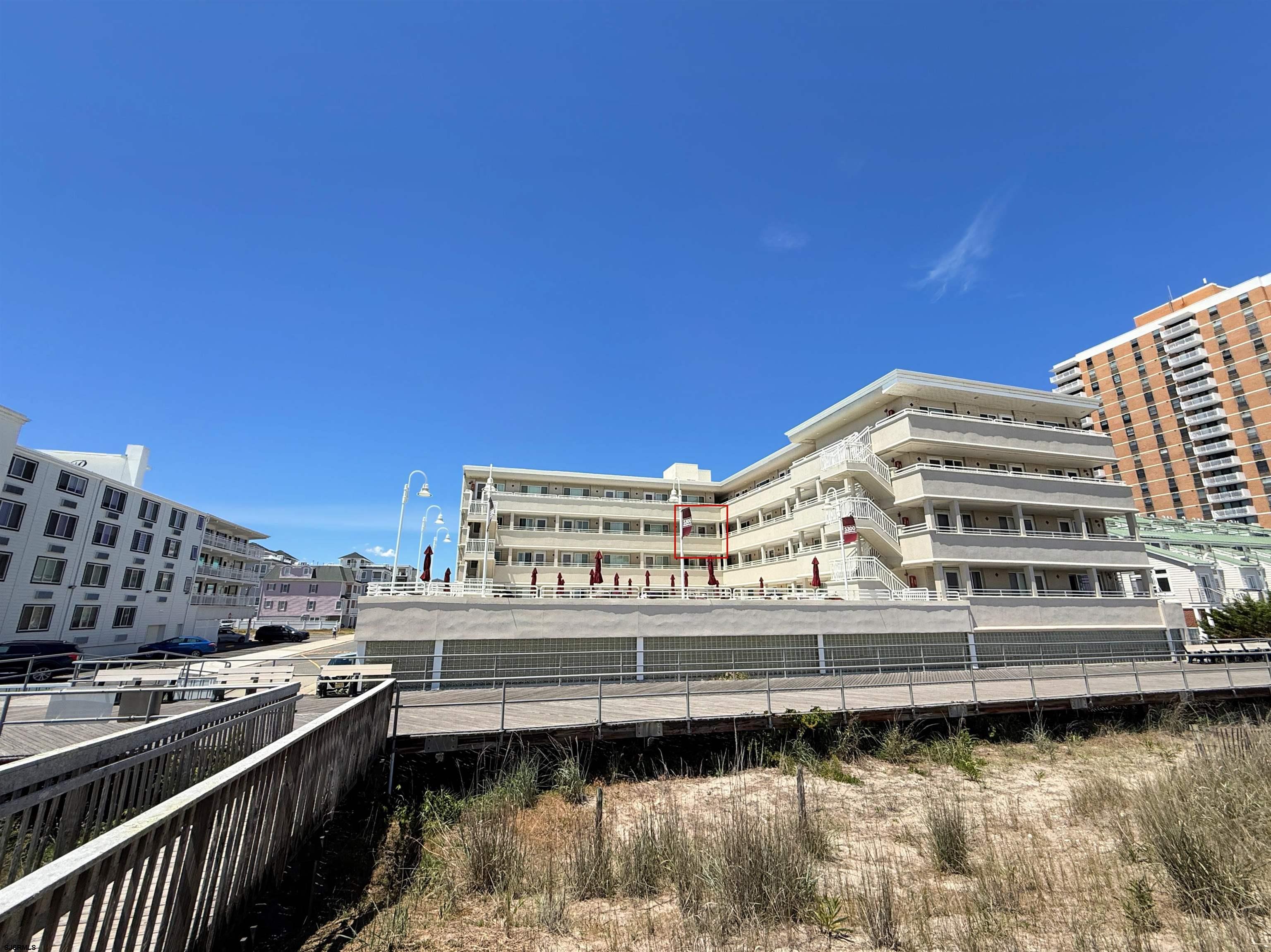 5300 Boardwalk Ave Unit: 220