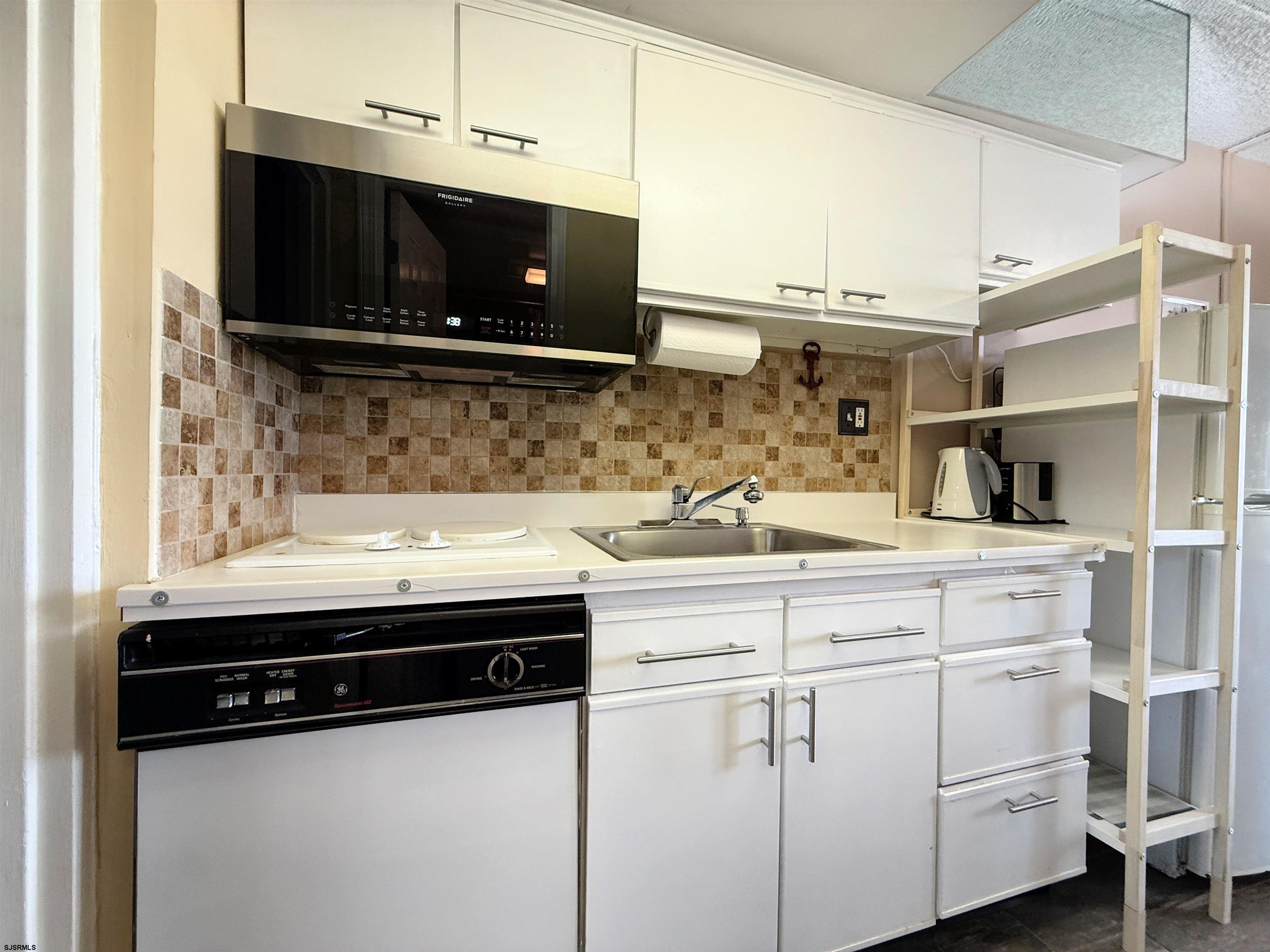 5300 Boardwalk Ave Unit: 220