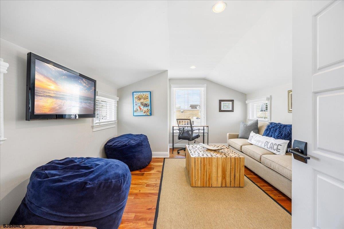 108 N Pembroke Ave