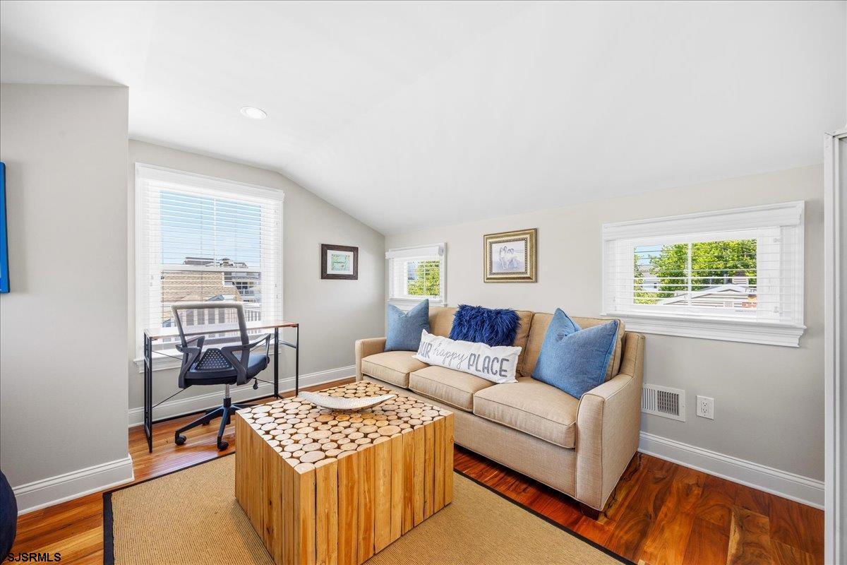 108 N Pembroke Ave