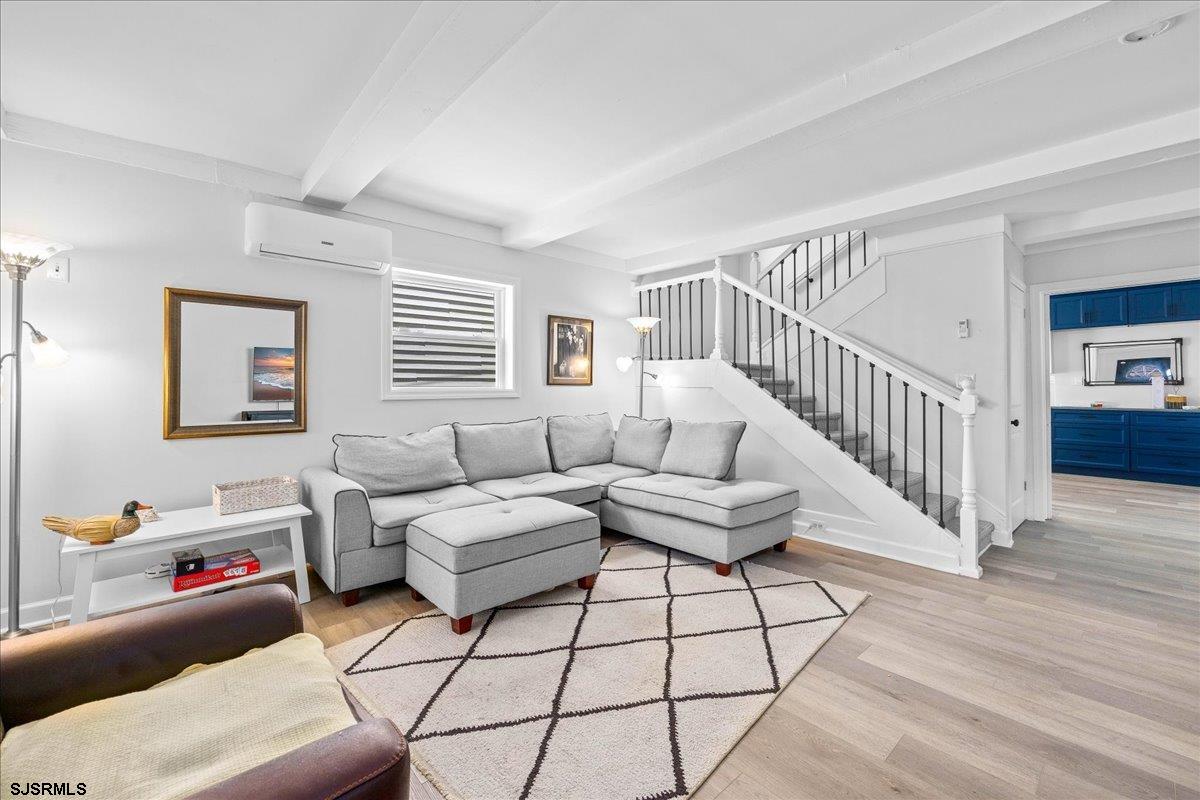 119 N Newport Ave