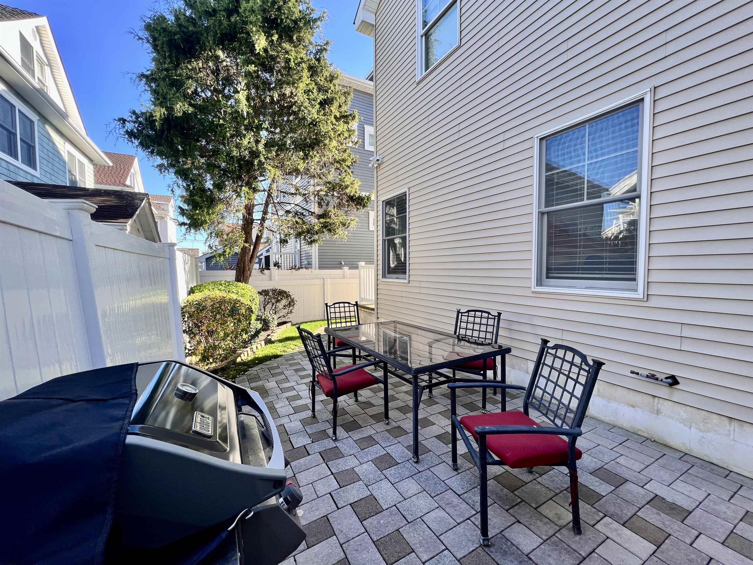 107 N Douglas Ave