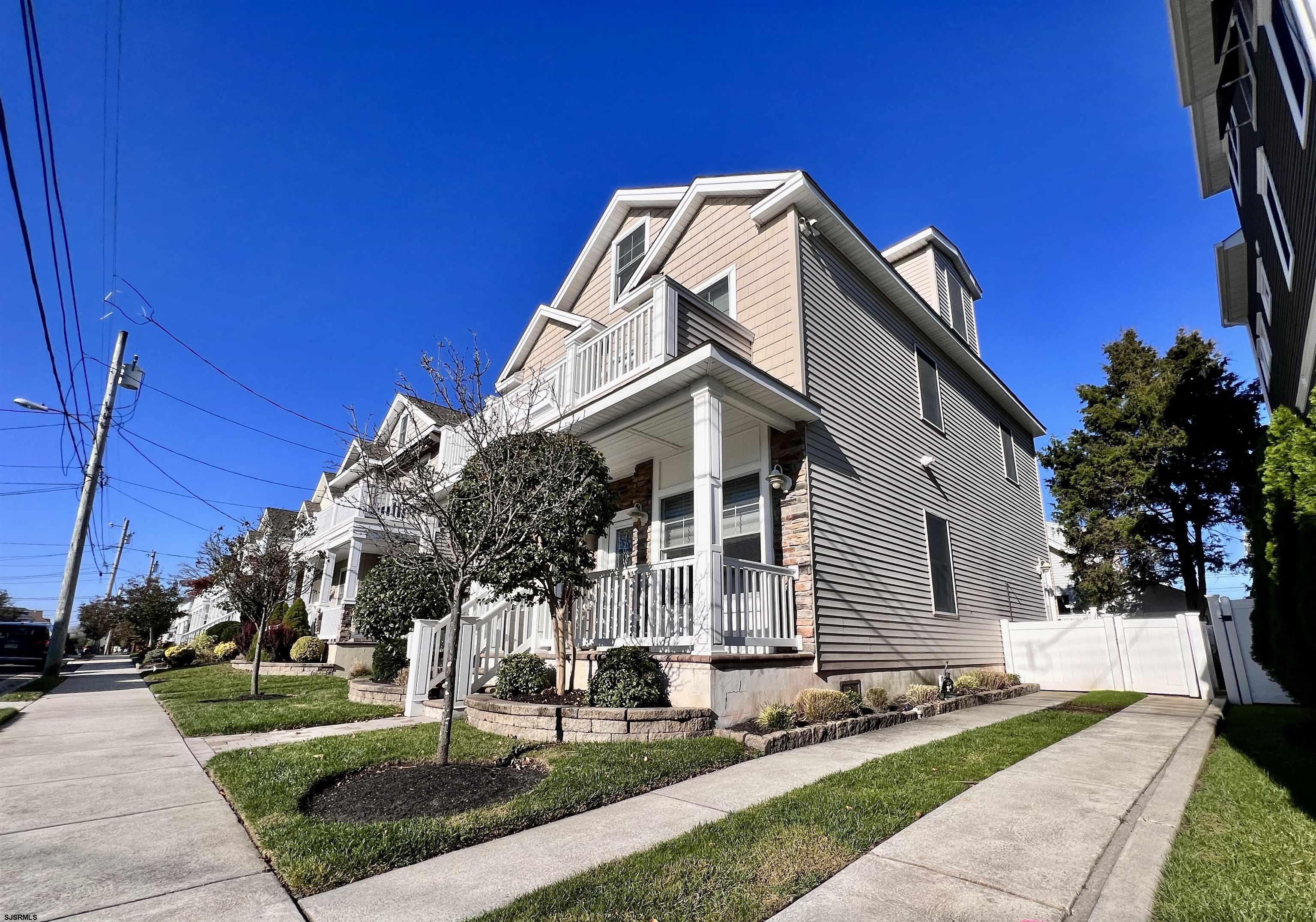 107 N Douglas Ave