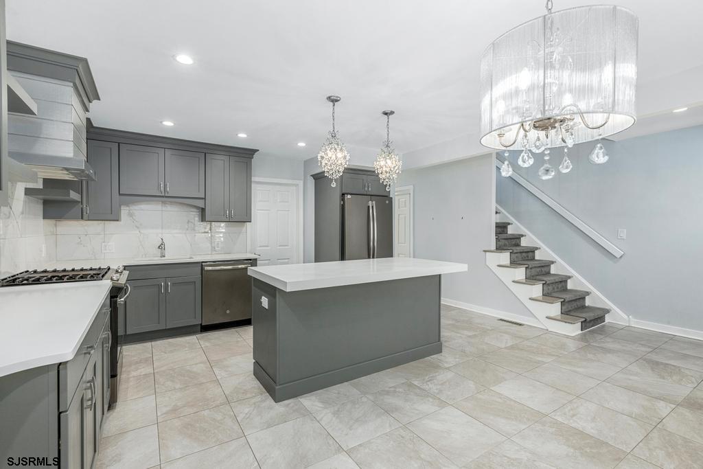 801 Dudley Ct