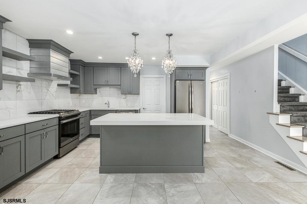 801 Dudley Ct