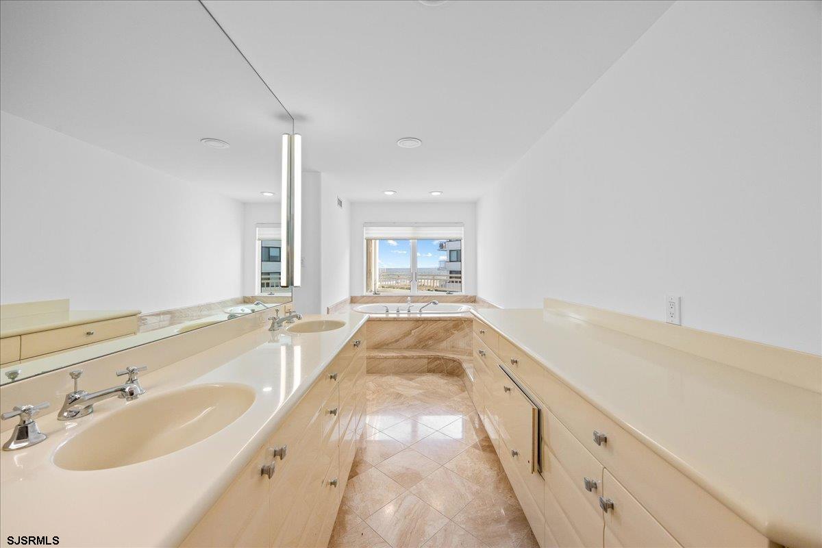 121 S 17th Ave
