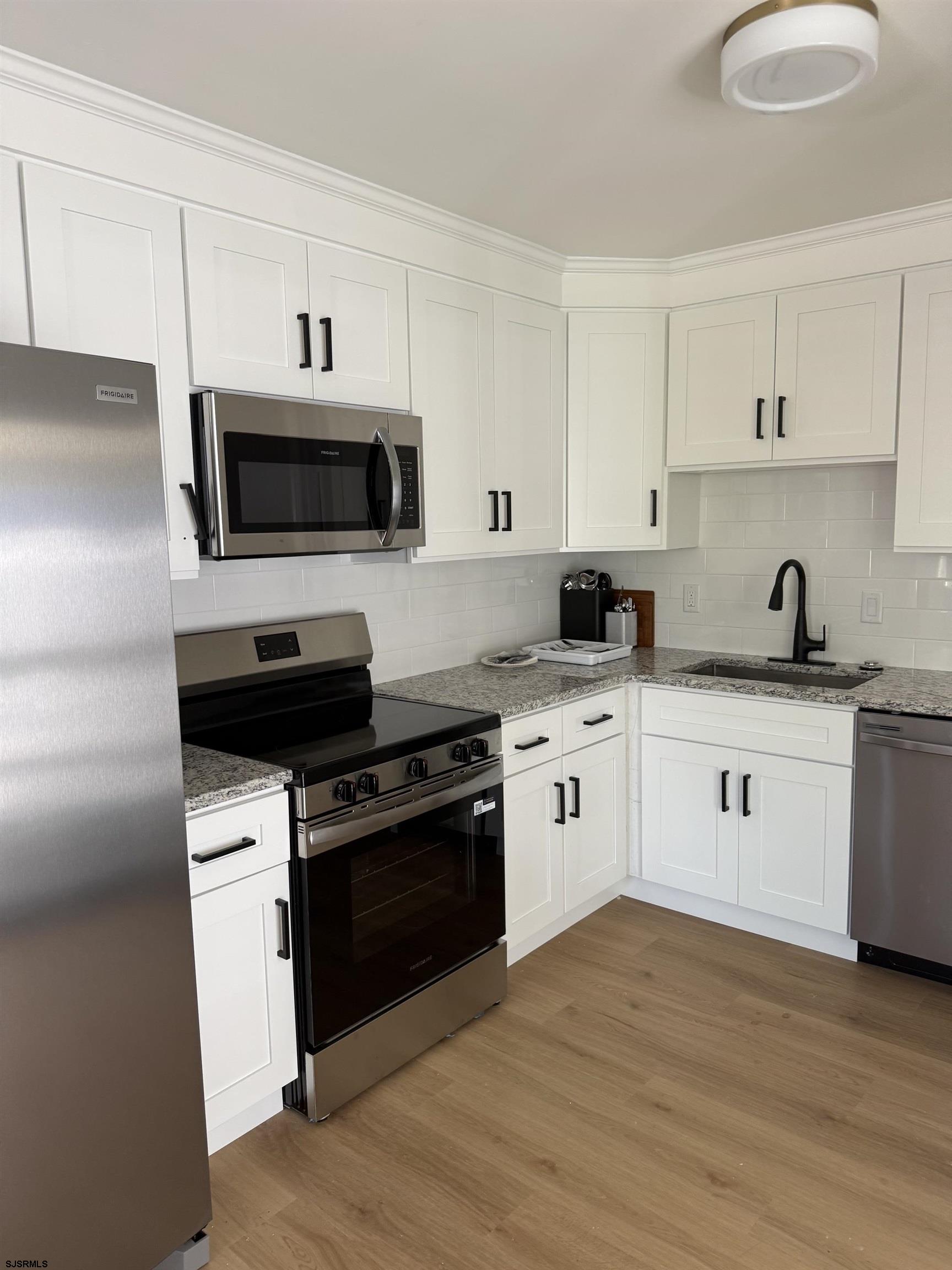 210 N Surrey Ave