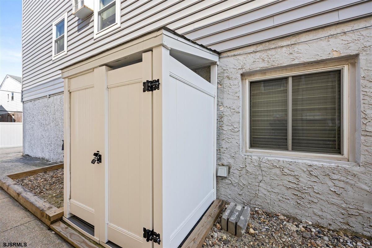 2707 Ventnor