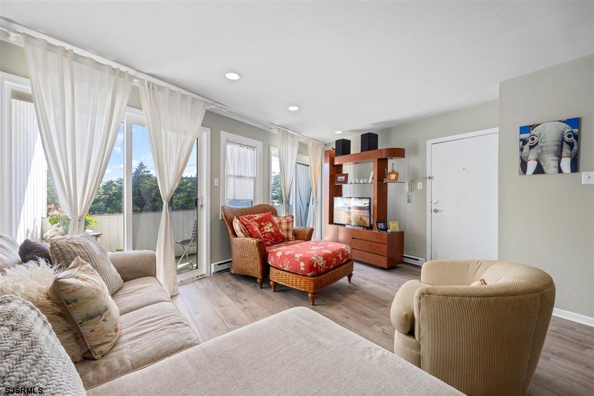 2707 Ventnor