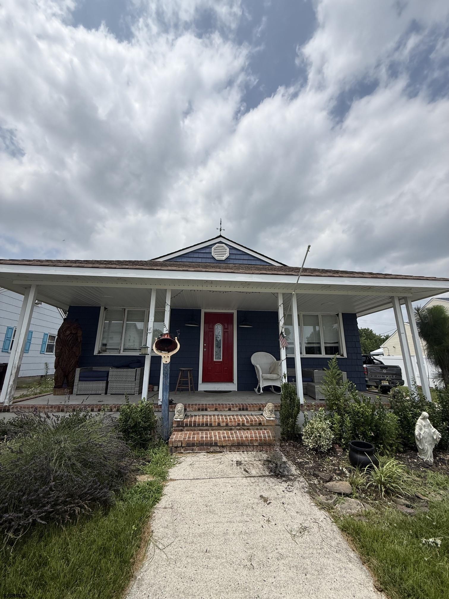 611 N Kingsley Dr