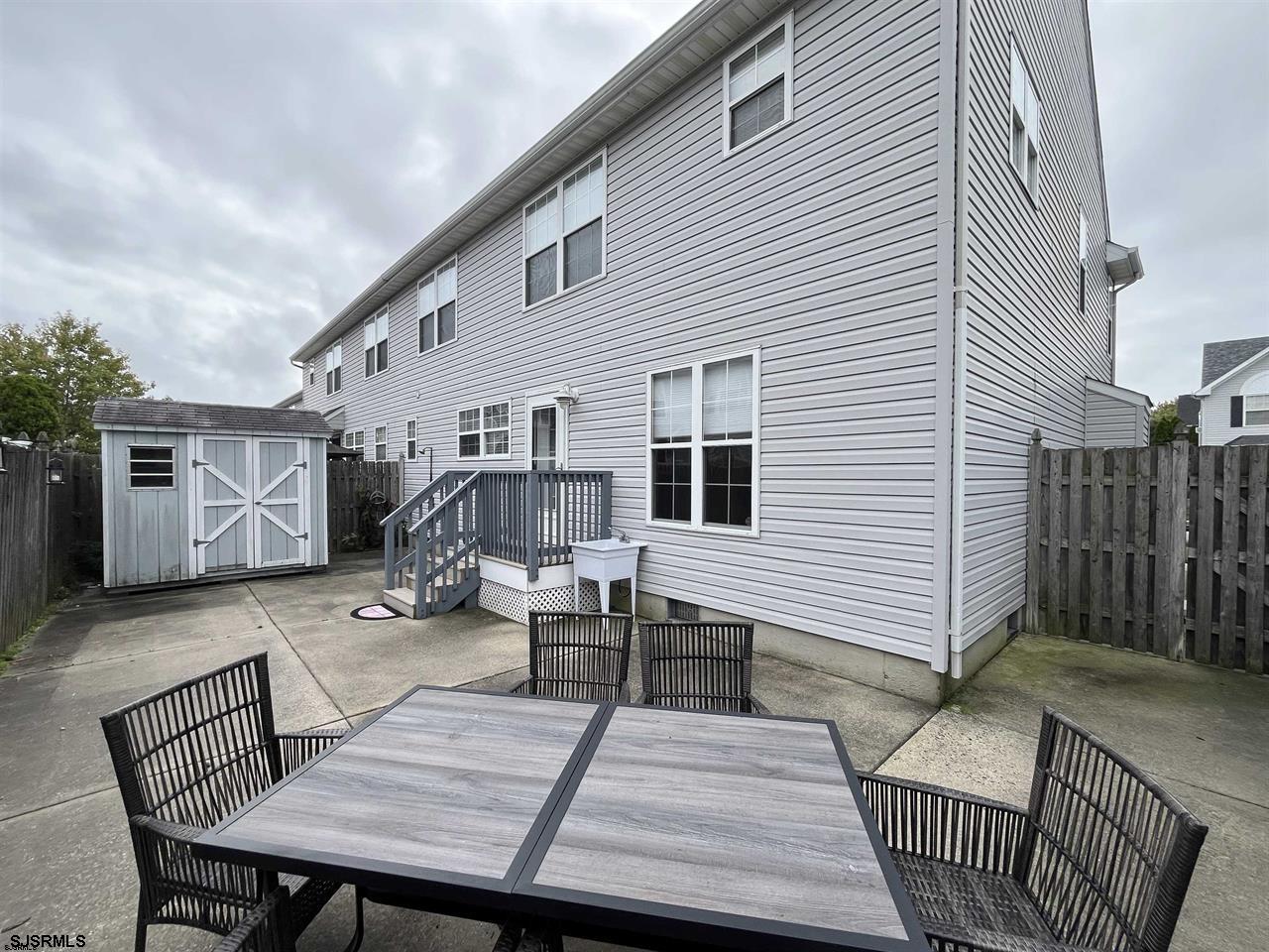 807 N Victoria